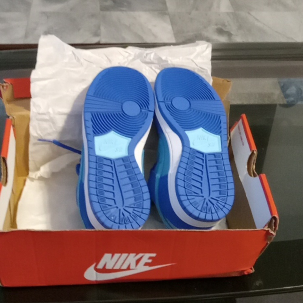 Size 6.5 Nike Air Dunk SB "blue raspberry"